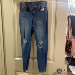 Skinny jeans (size 5, didn’t give me that option)